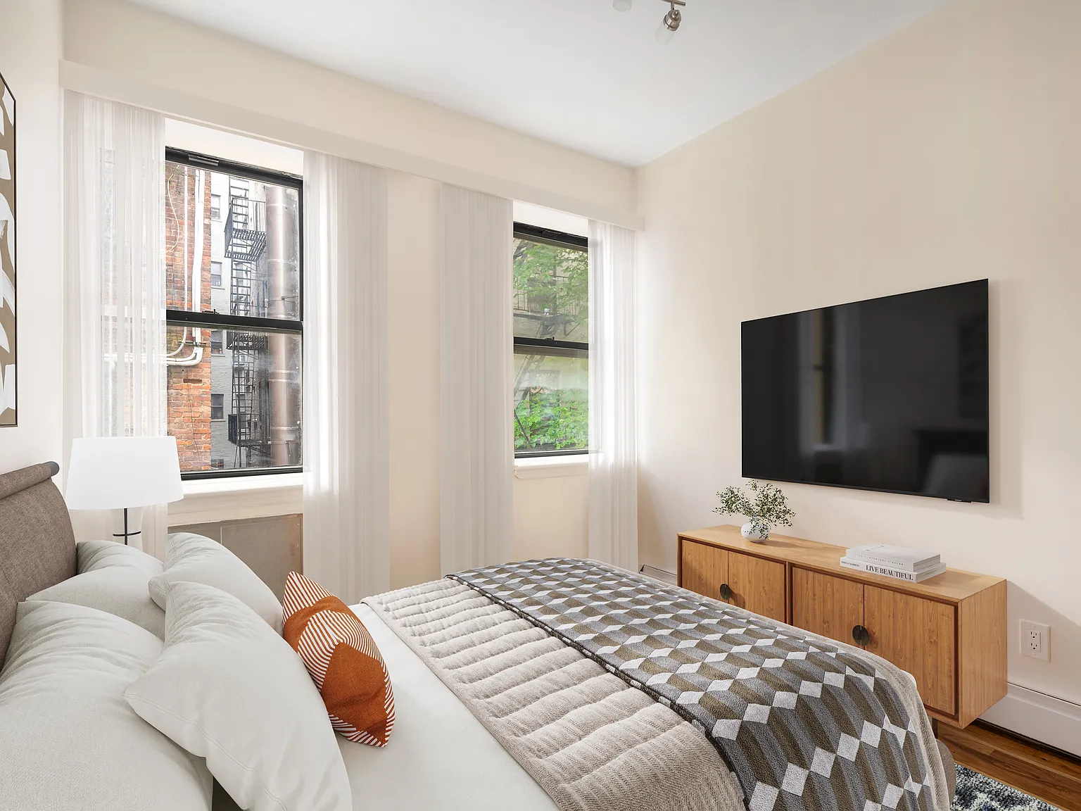 713 East 9th Street — Photo 4