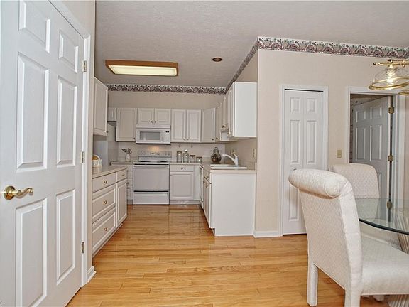 5th image of 9776 Sugarbush Cir