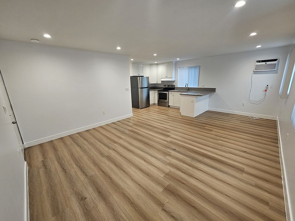 1st image of 824 W Colden Ave #824