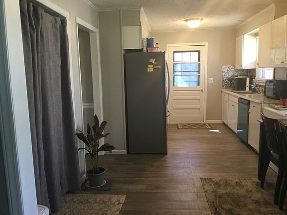 4th image of 1089 Ash Ave