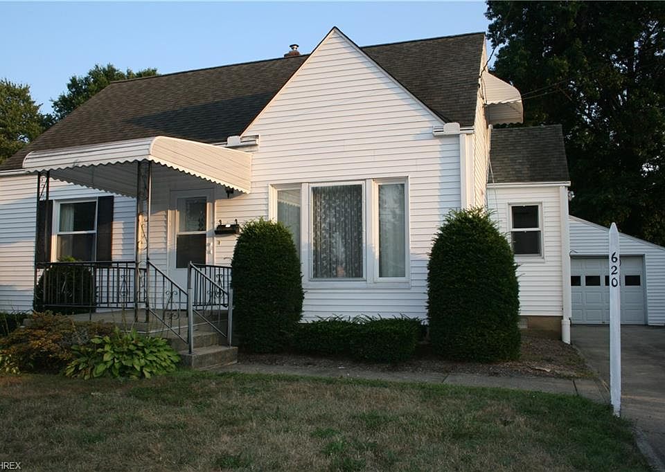 1st image of 620 E Paige Ave