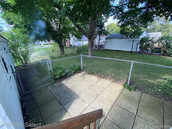 5th image of 808 Mann Ave