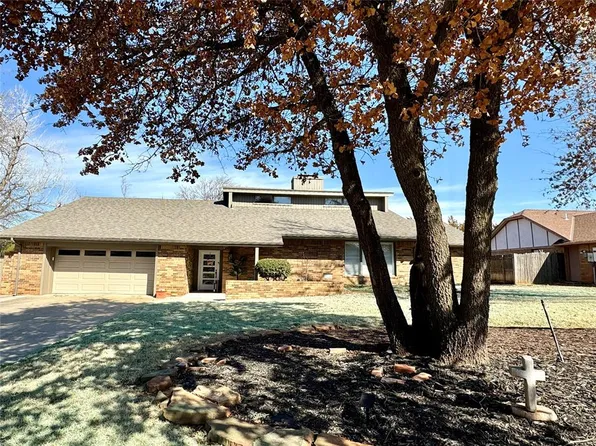 120 Saint Charles Pl, Chickasha, OK 73018