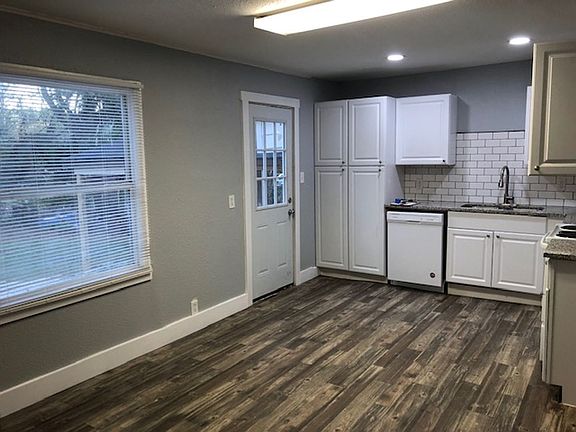 2nd image of 212 W Broadway Dr