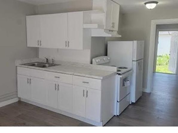 656 SW Avenue C Pl APT 4