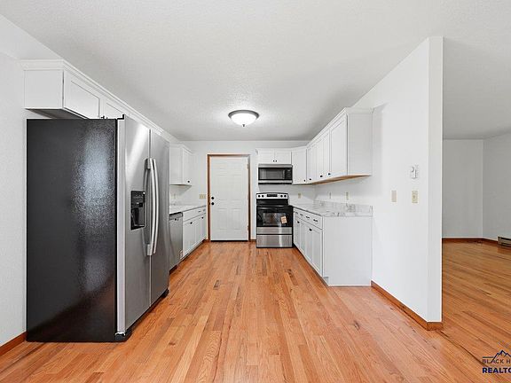 5th image of 705 Pine Rd