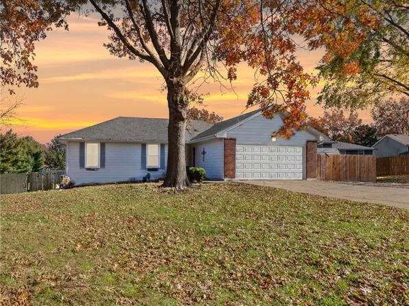 1137 NE Banner Dr, Lees Summit, MO 64086