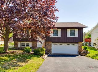 14 Wander Way, Lake In The Hills, IL 60156