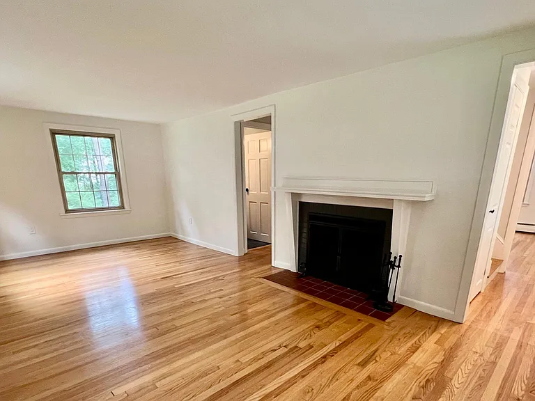 2 Hemlock Hill Rd — Photo 6