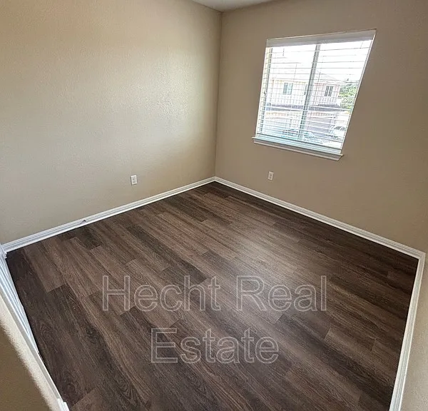 318 Main St #B — Photo 8