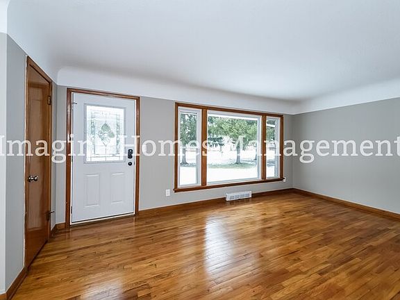 4th image of 37767 Lake Dr