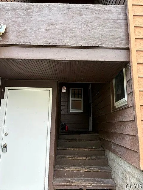 2 bed, 1.0 bath, 5808 sqft, $1,350 — Photo 3