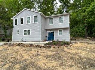 243 Wawayanda Rd, Highland Lakes, NJ 07422