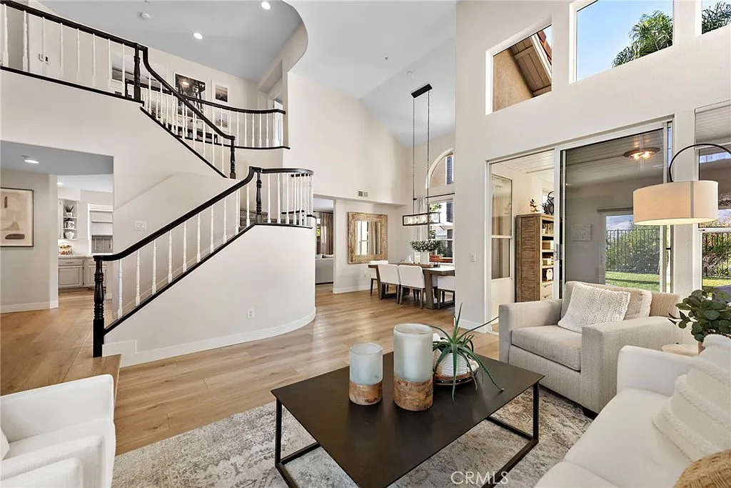 4 bed, 2.5 bath, 2530 sqft, $10,000 — Photo 4