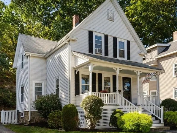 5 Walnut St, Wakefield, MA 01880