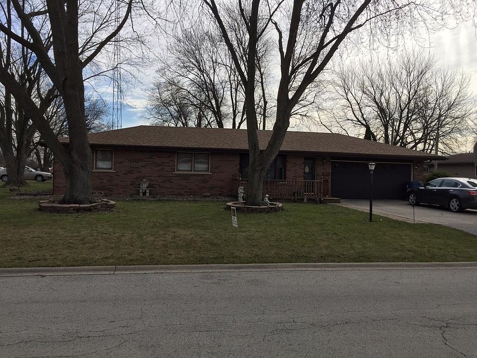 1st image of 608 Ivy Ln