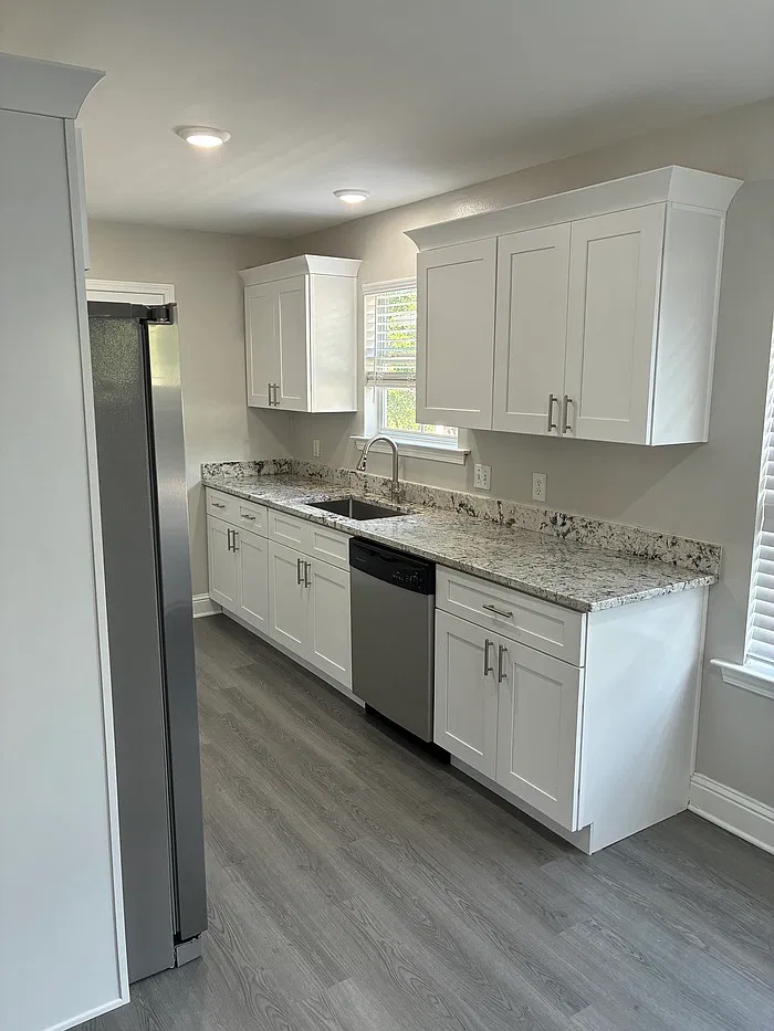 3 bed, 2.0 bath, 1369 sqft, $1,675 — Photo 2