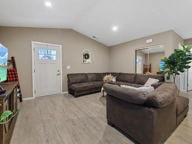 4048 E 4th Ave — Photo 14