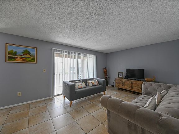 4th image of 7210 N Manhattan Ave APT 1123