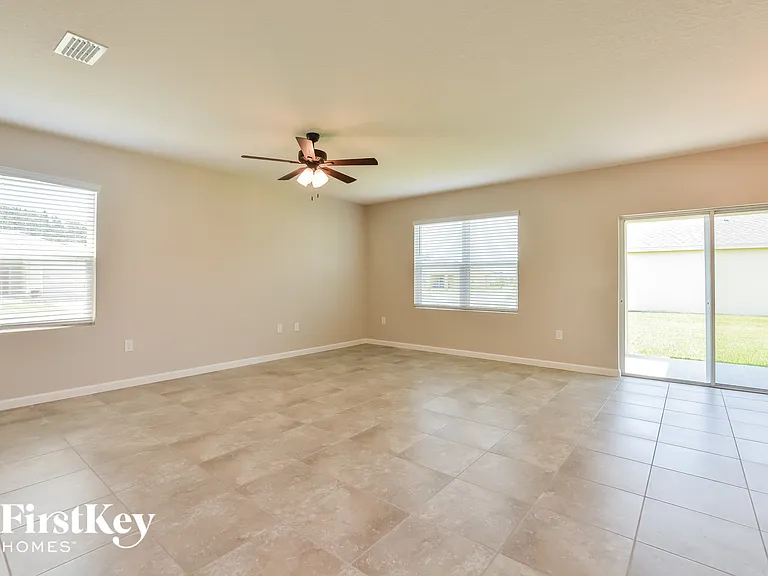 545 Sorrento Dr — Photo 3