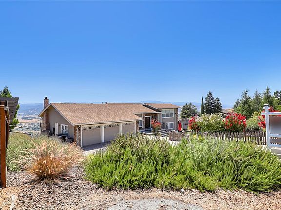 3rd image of 17095 Oak Leaf Dr