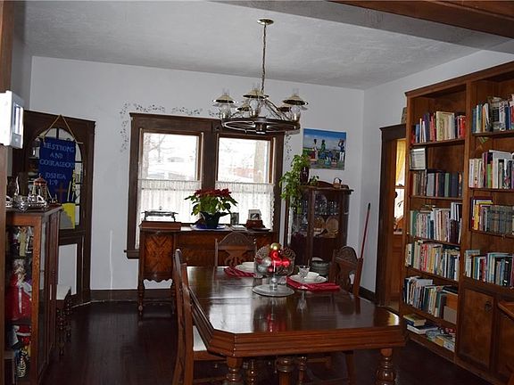 3rd image of 18301 Ferncliffe Ave