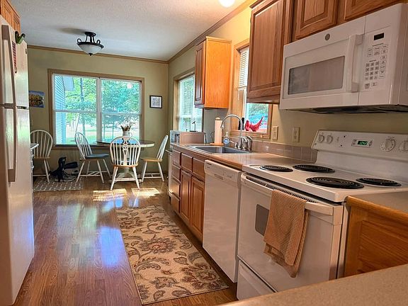 4th image of 1519 Lake James Dr