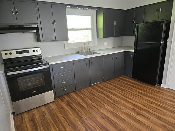 2nd image of 137 Waterman St #2