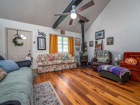 4th image of 55 Mitchell Ln