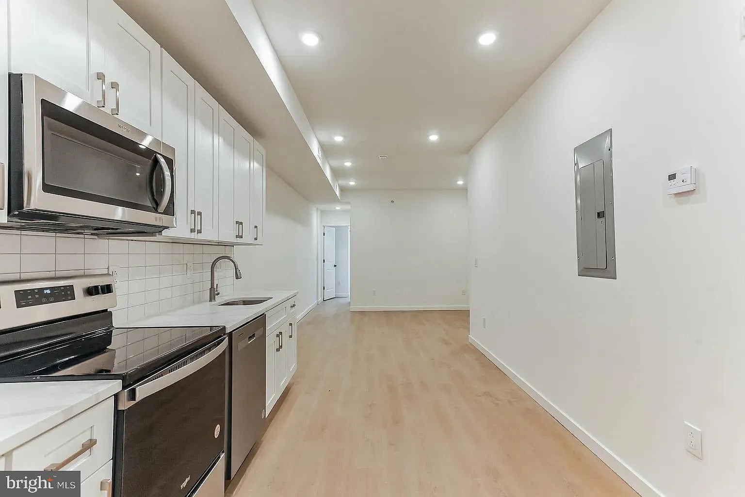 3 bed, 1.5 bath, 1230 sqft, $2,200 — Photo 1