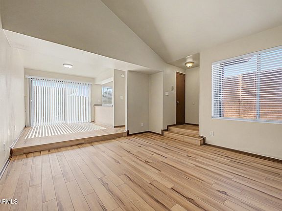 4th image of 826 S CASITAS Drive #B