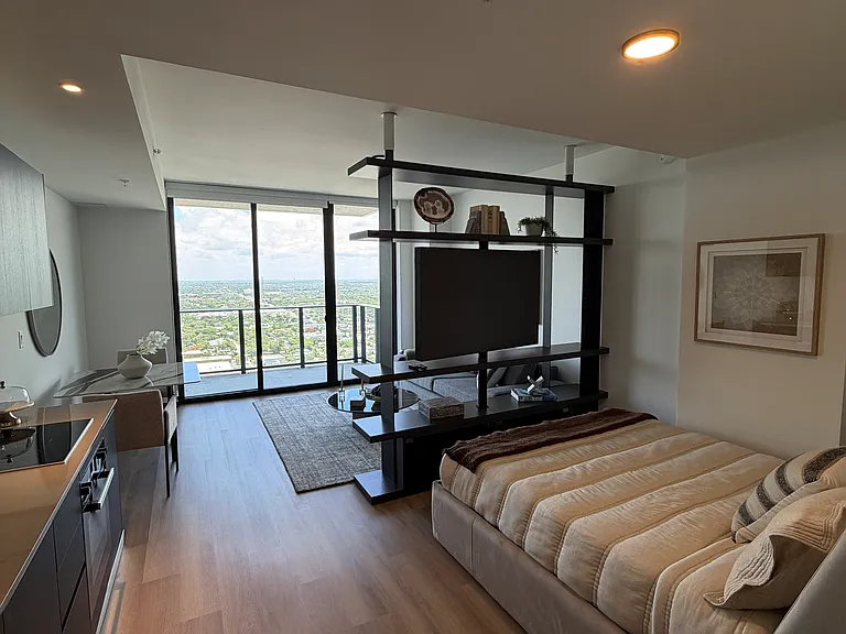 523 SW 5th Ave #S — Photo 2