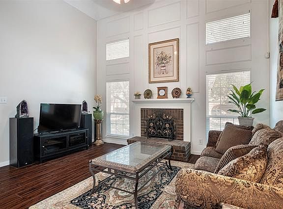 3rd image of 800 Silverstone Ln