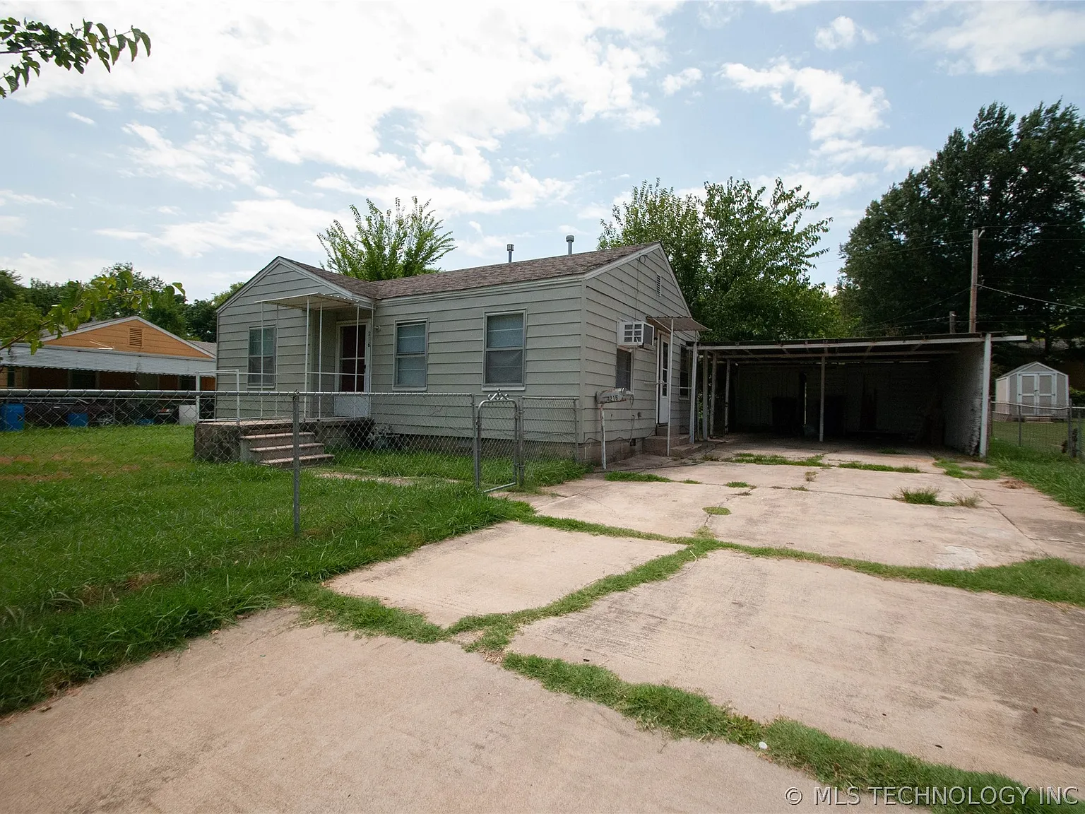 2 bed, 1.0 bath, 766 sqft, $1,000 — Photo 2