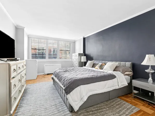 420 East 51st Street image 7 of 12