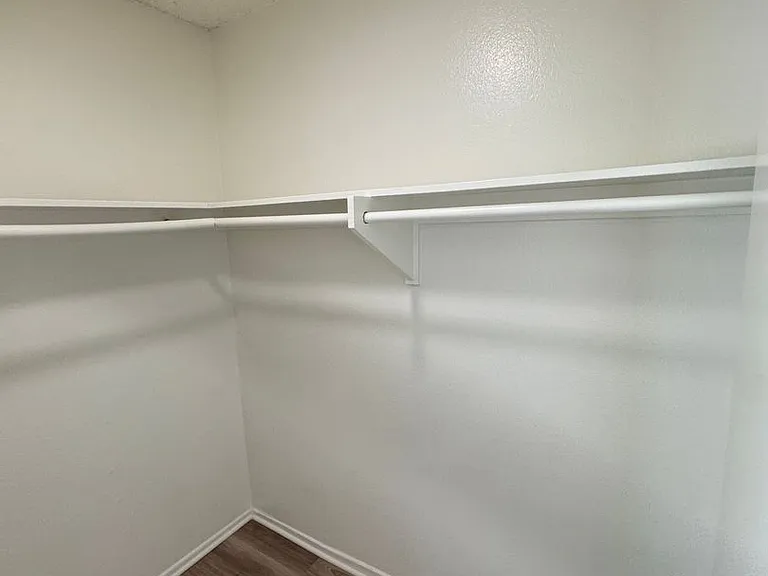 231 W Palmyra Ave — Photo 22