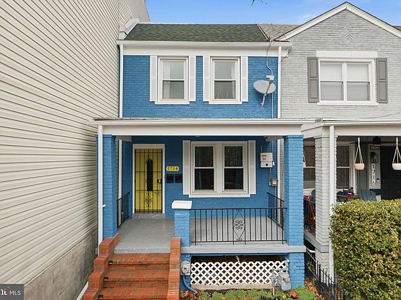 2nd image of 1714 E St NE