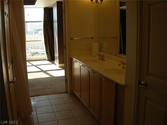 4th image of 150 N Las Vegas Blvd #909