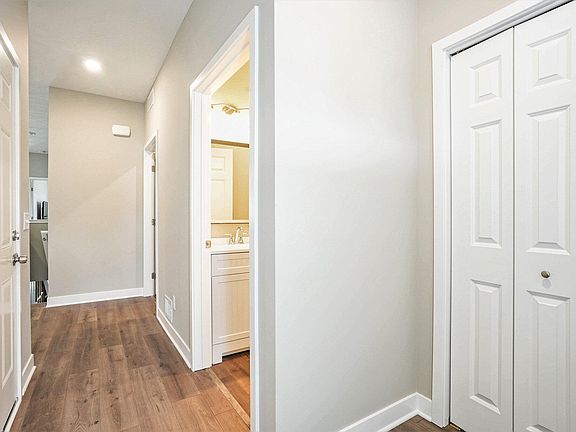 5th image of 236 Hazelnut Dr #17
