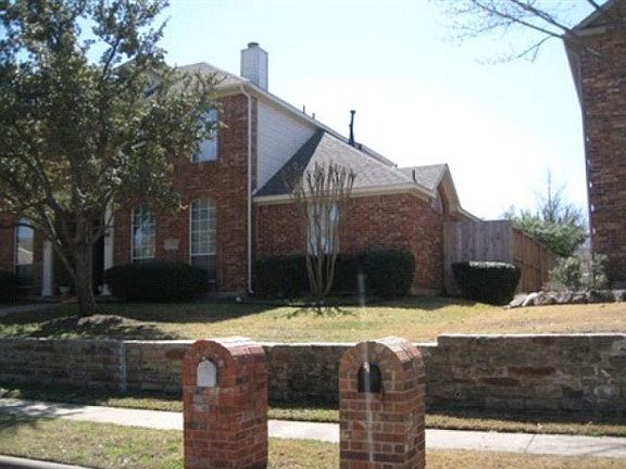 3rd image of 3736 Southport Dr