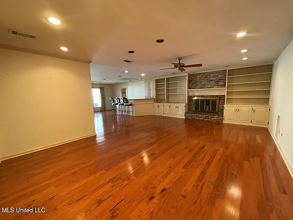 2nd image of 313 Bamboo Dr
