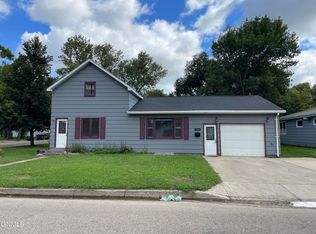 380 8th Ave N, Carrington, ND 58421
