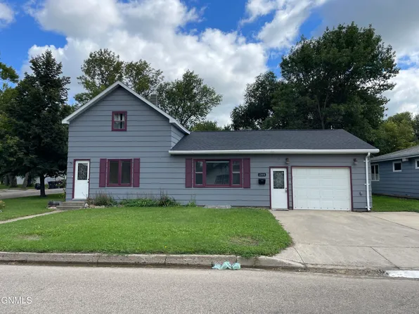 380 8th Ave N, Carrington, ND 58421