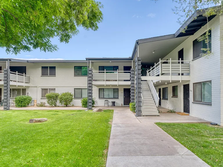 721 E Montebello Ave #203 — Photo 13
