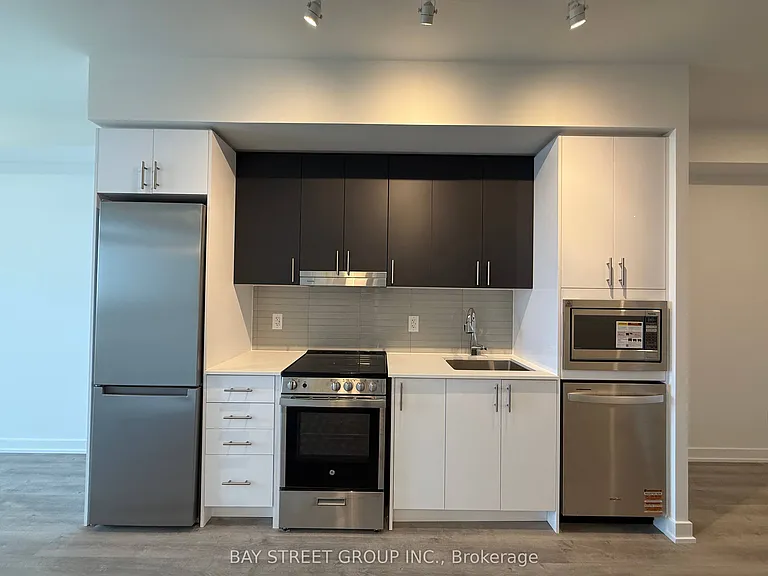 5105 Hurontario St #1703 — Photo 3