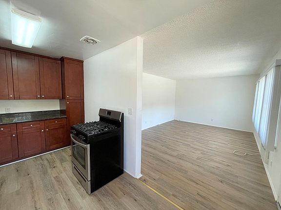 4th image of 1723 Grismer Ave #B24