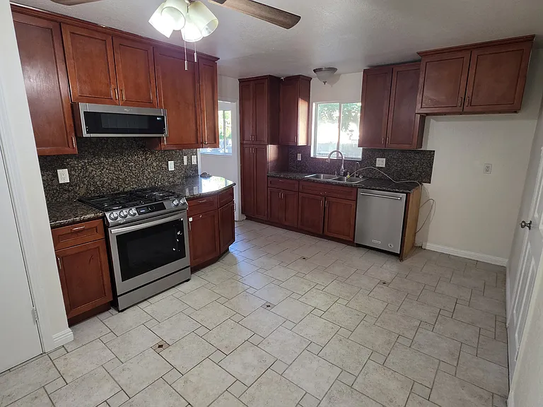 381 Marylinn Dr — Photo 24
