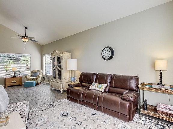 4th image of 704 W Estrella Dr