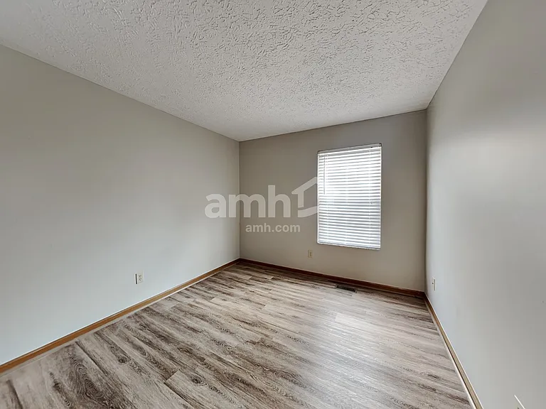 1129 Oslo Pass — Photo 12