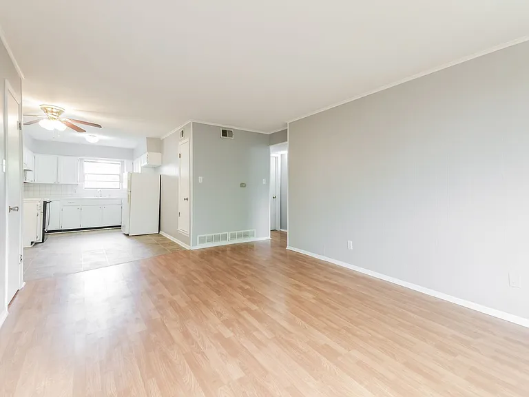 1400 N Austin St — Photo 4